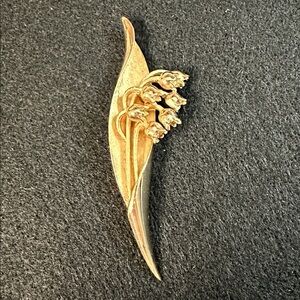 15- Crown Trifari Vintage Gold Lily of Valley Brooch Goldtone